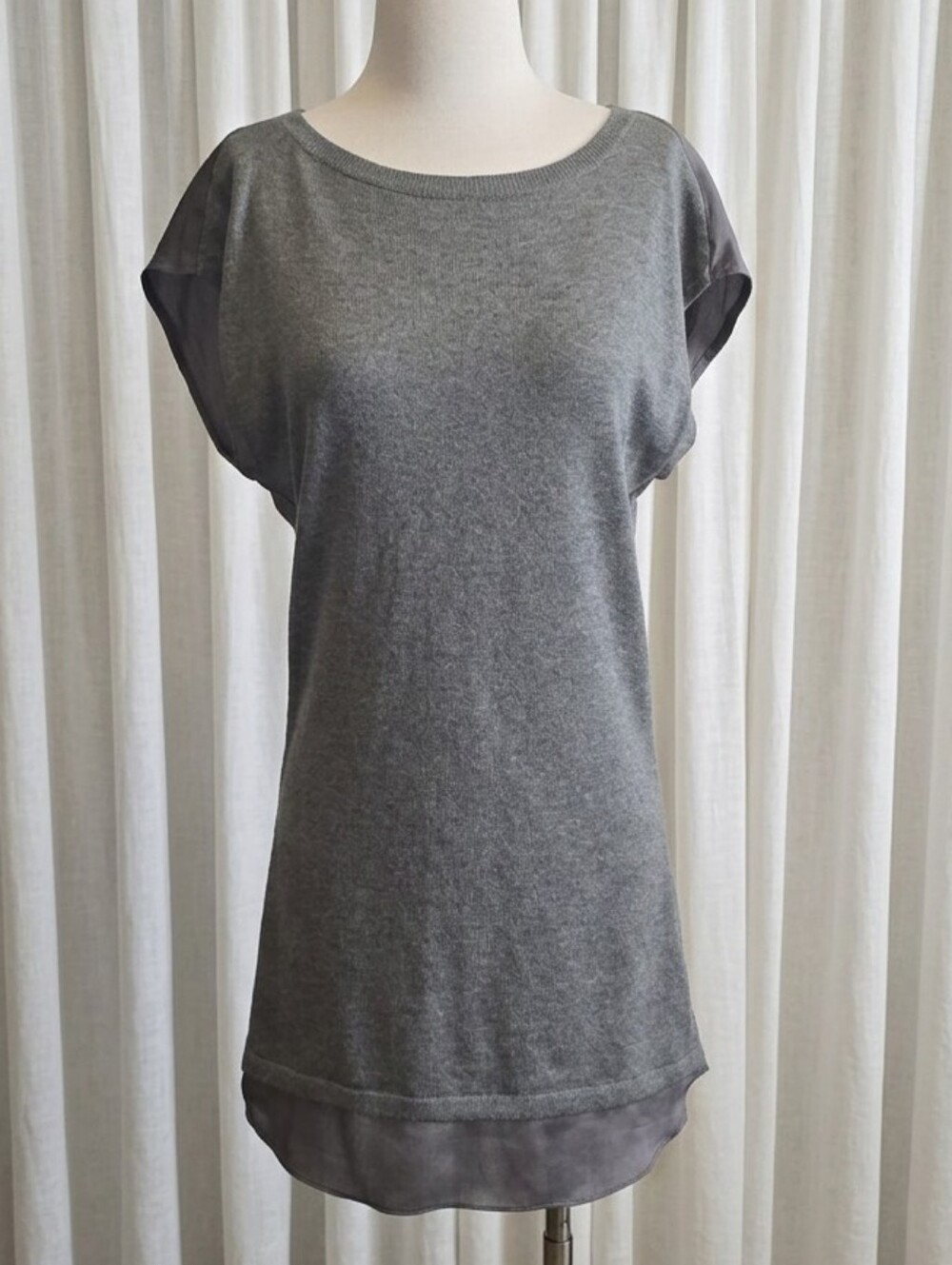 Theme Gray Short-Sleeve Sheep Wool Tunic with Hem